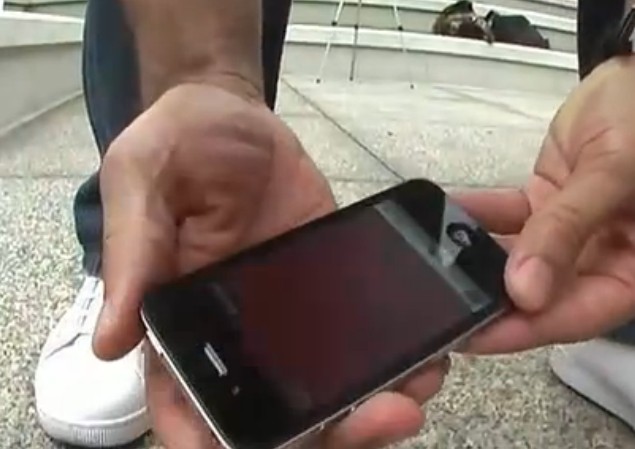 苹果iPhone 4S与三星Galaxy S II跌落测试对比视频